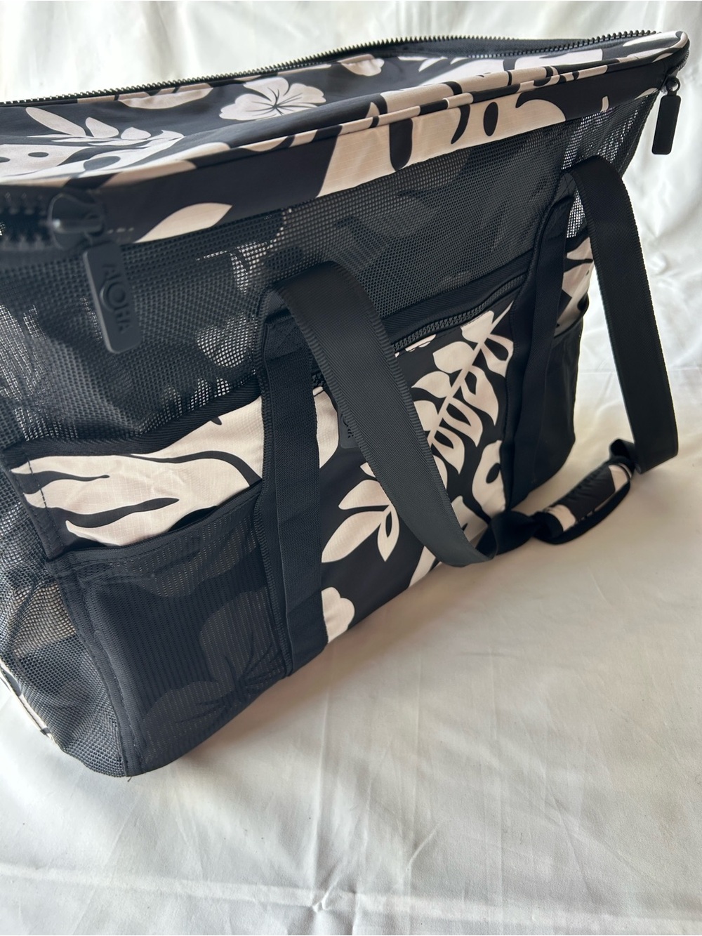 Aloha CleverMade Collapsible Beach Tote - Black & White Tropical Print - Picture 7 of 8